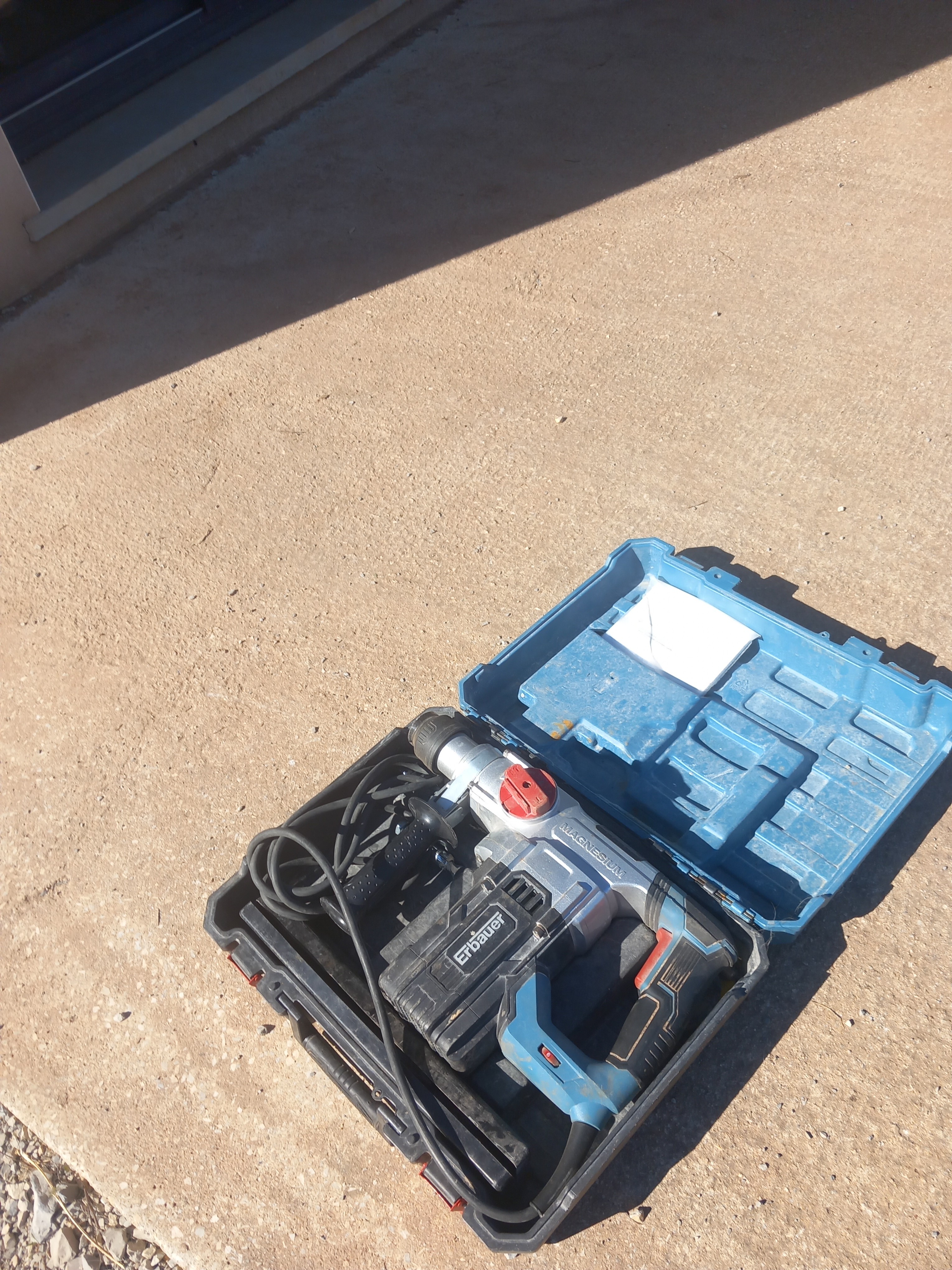 Location Perforateur Professionnel avec Kit de Forets Complet