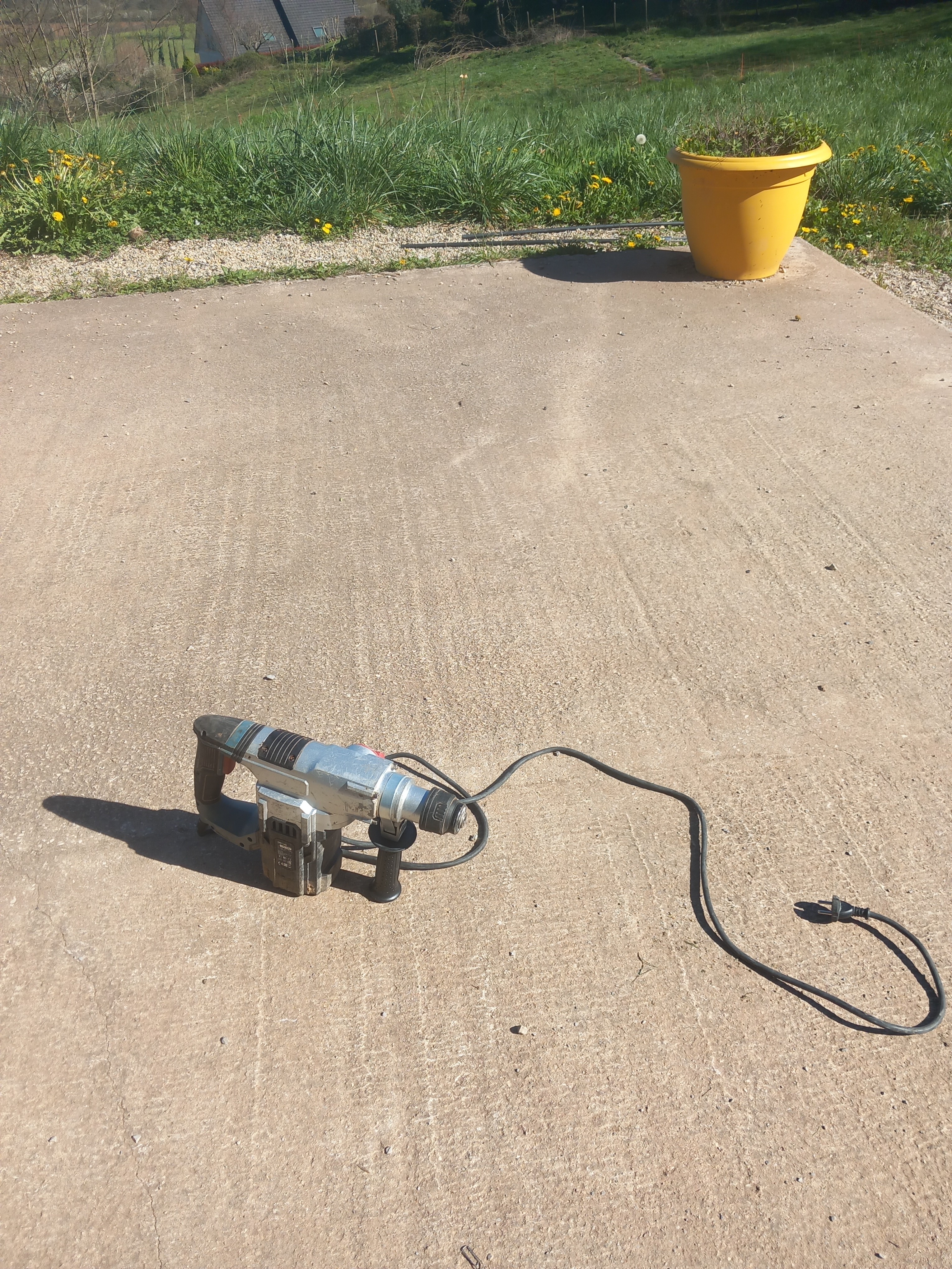 Location Perforateur Professionnel avec Kit de Forets Complet